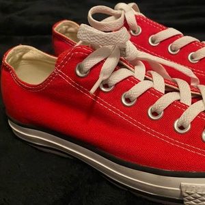 Mens size 7 converse shoes